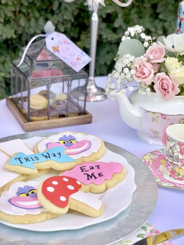 https://www.mimisdollhouse.com/wp-content/uploads/2019/03/dessert-table-with-cookies-600x800.jpg