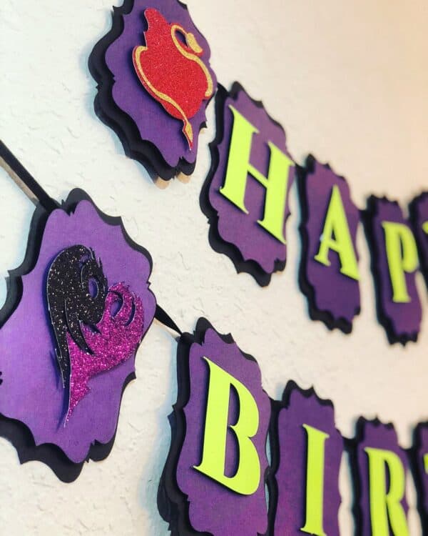 Disney Descendants birthday party ideas and themed supplies  Disney  descendants, Disney descendants party, Descendants party ideas birthdays